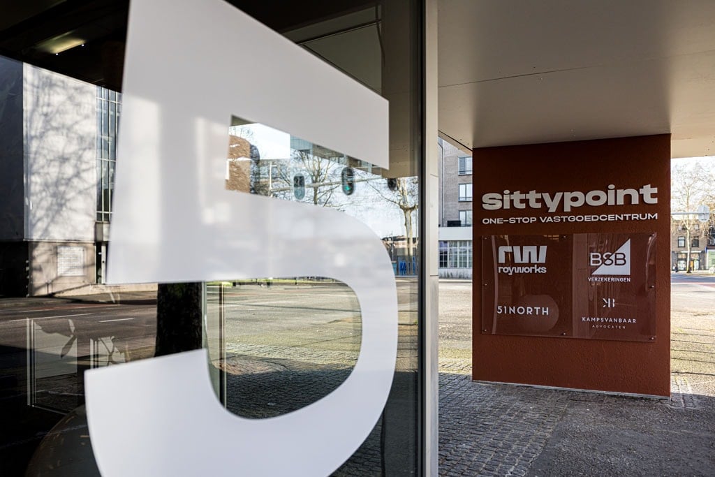 Het kantoor van Royworks in Sittard, dat woningen en bedrijfspanden in Geleen begeleidt